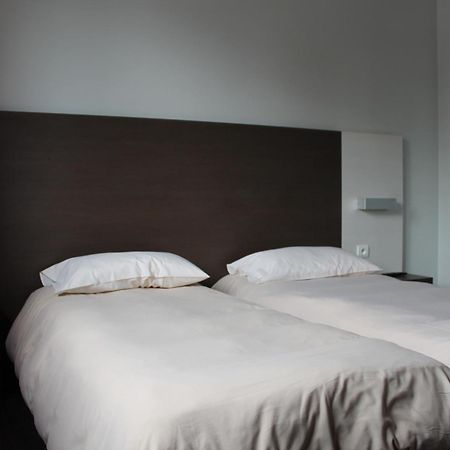 La Hourquie Cafe Hotel Morlaas Стая снимка