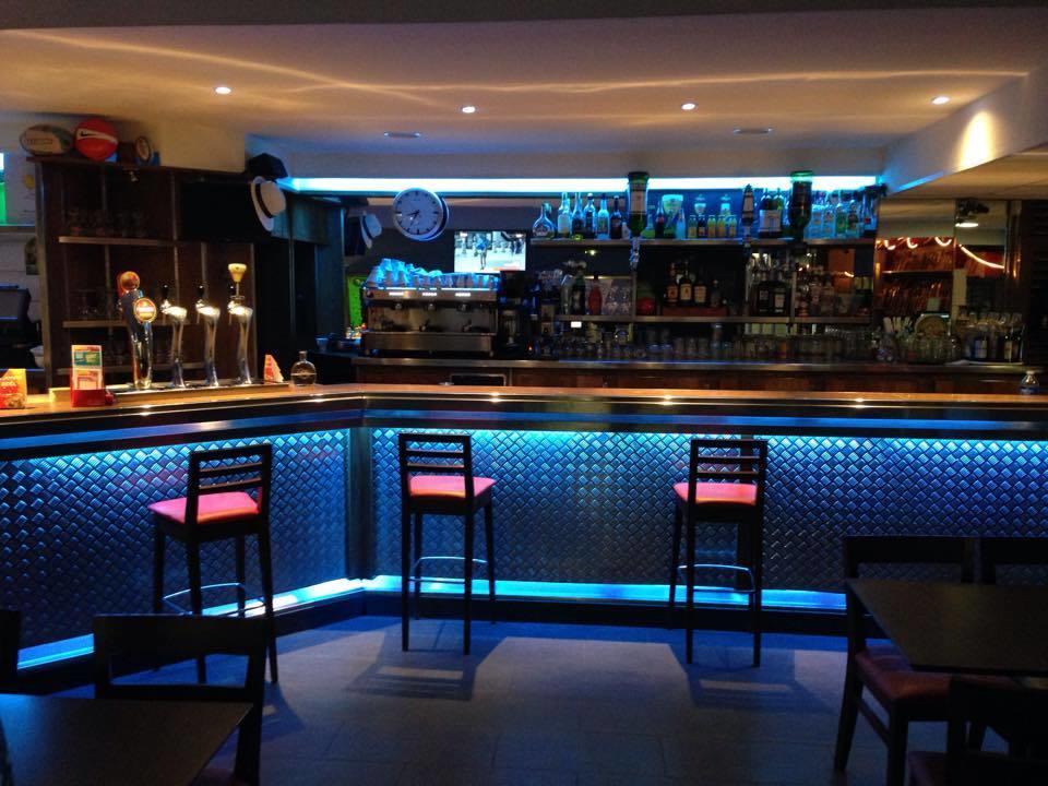 La Hourquie Cafe Hotel Morlaas Екстериор снимка