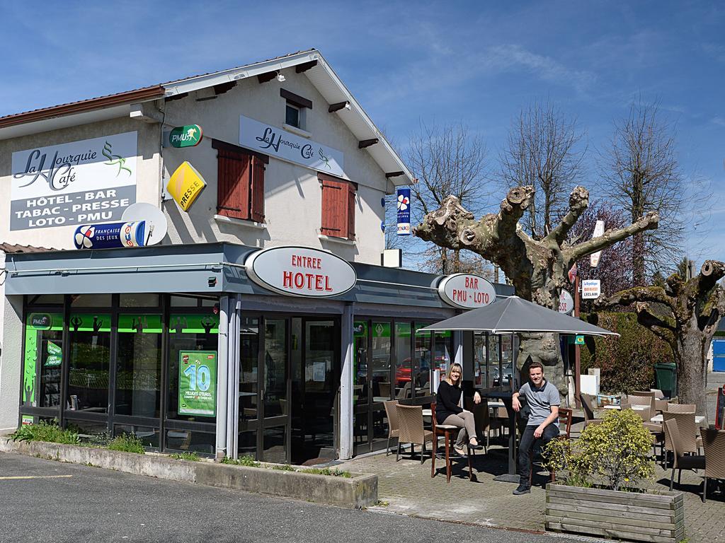 La Hourquie Cafe Hotel Morlaas Екстериор снимка