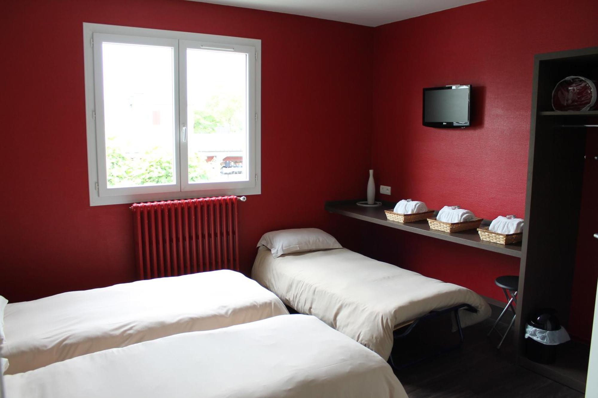 La Hourquie Cafe Hotel Morlaas Стая снимка