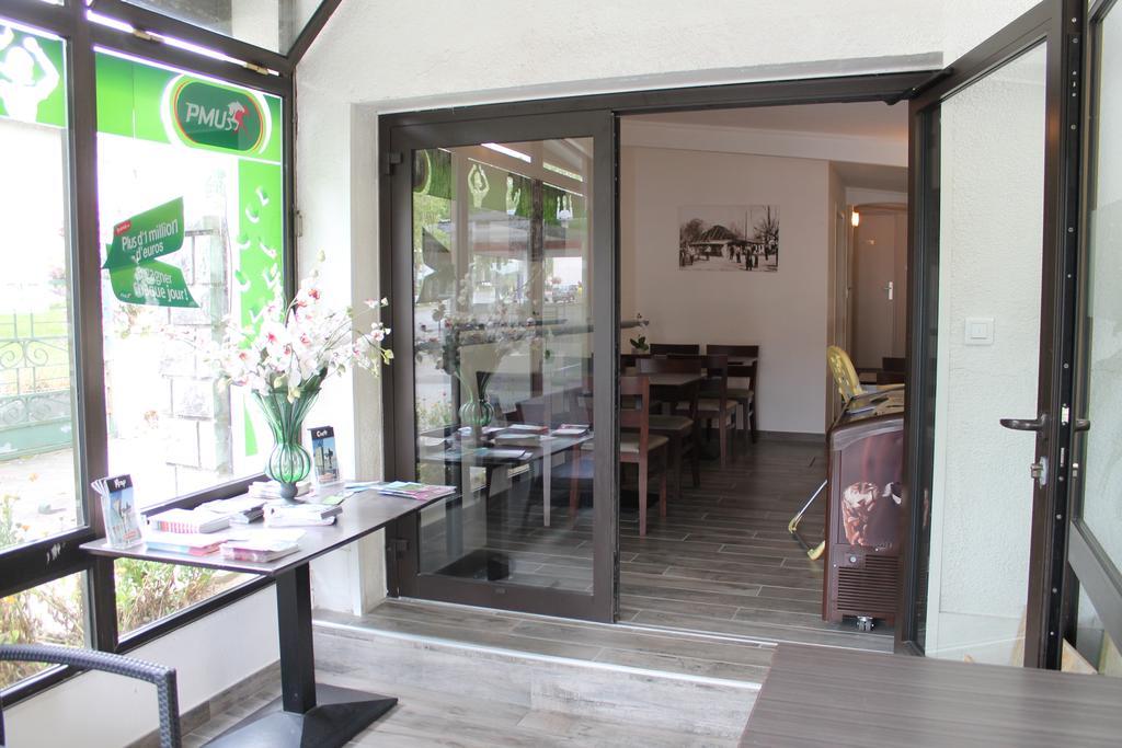 La Hourquie Cafe Hotel Morlaas Екстериор снимка